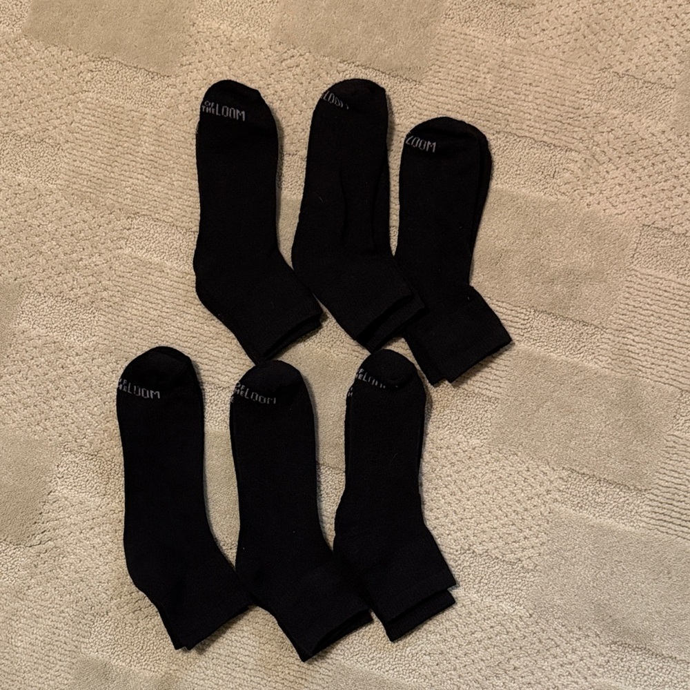 6 pairs of Fruit of the Loom Socks, women’s size 6-9